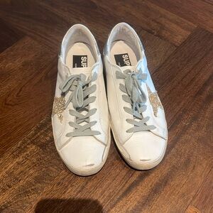 NWOT Golden Goose Superstar low top sneakers